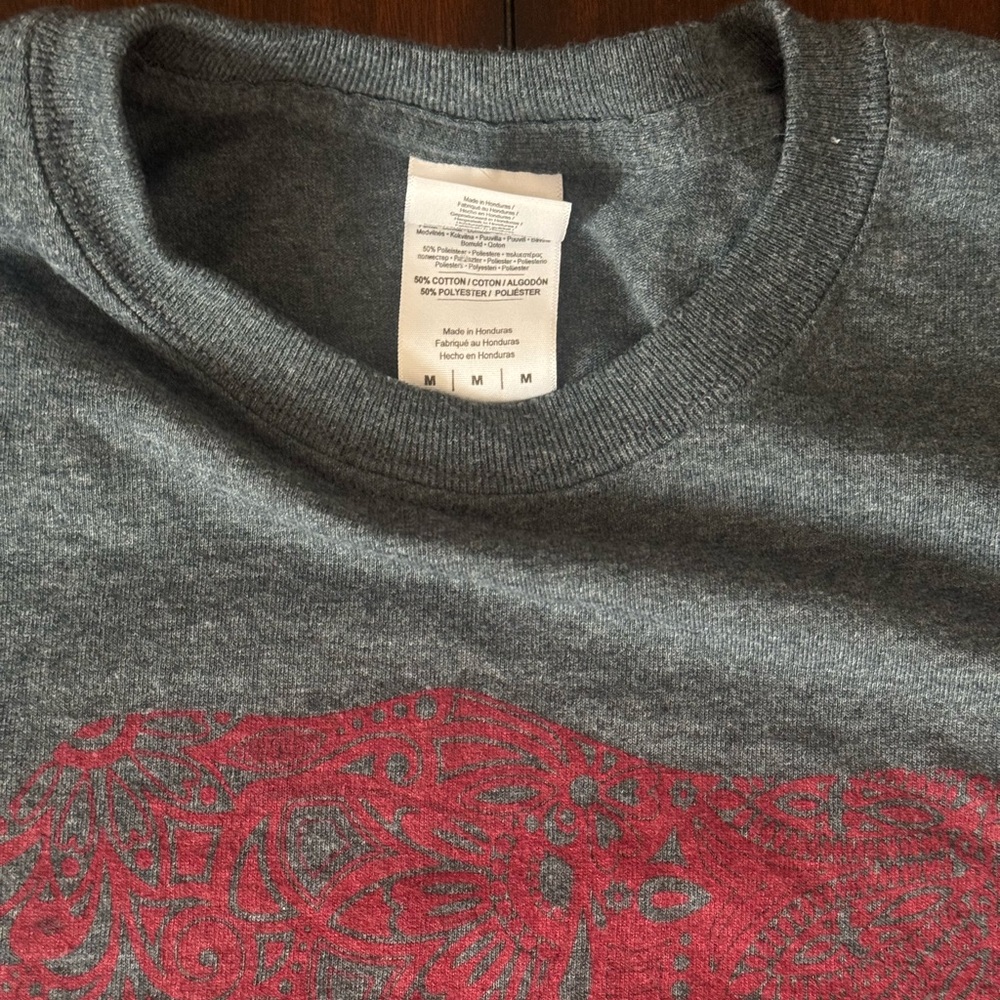 Gray T-Shirt with Red Elephant Design Medium - Picture 3 of 7